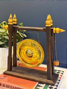 Escultura Sino Gongo- Decorativo - Madeira e Latão - Marrom e Dourado