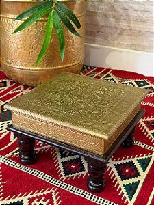 Mesa Madeira - Aplique em Metal - Marrom e Dourado - 26CM