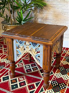 Mesa Madeira Entalhada - Pintado à Mão - Marrom, Amarelo e Azul Claro 41CM