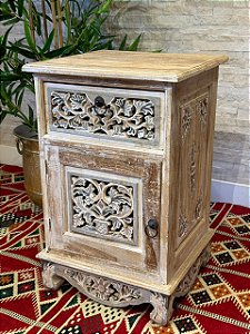 Gaveteiro em Madeira Entalhada - Pintado à Mão - Pátina