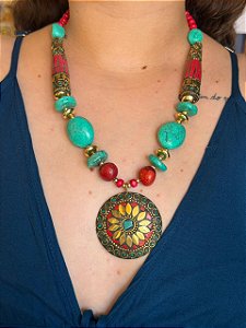 Colar - Metal e Resina - Vermelho, Turquesa e Dourado
