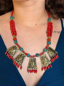 Colar - Metal e Resina - Vermelho, Turquesa e Dourado