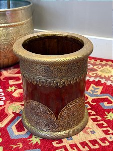 Vaso em Madeira - Aplique em Metal - 23CM
