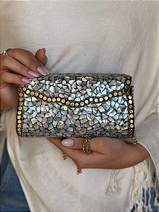 Bolsa Clutch em Metal - Madrepérolas e Dourado - Com Alça