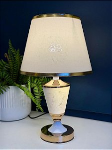 Abajur - Tecido e Metal - Off White e Dourado - com Cúpula