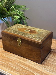 Caixa Decorativa - Porta Joias - Madeira - Aplique em Metal - Dourado - 25X15CM