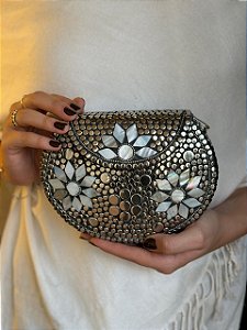 Bolsa Clutch em Metal - Prata e Madrepérolas - Com Alça