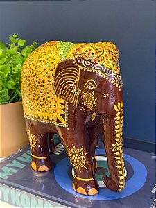 Elefante - Madeira - Pintado à mão - Marrom, amarelo e colorido - 25,5CM