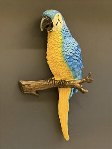 Escultura de Parede - Arara - Decorativa - Resina - Azul e Amarelo - 29CM