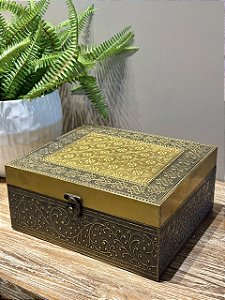 Caixa Decorativa - Porta Joias - Madeira - Aplique em Metal - Dourado - 20X24CM