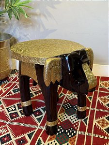 Banqueta Elefante com Aplique em Metal - Madeira - Envernizado - Marrom e Dourado - 40CM