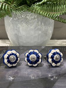 Puxador em Cerâmica - Pintado - Azul e Branco - Acabamento Prateado