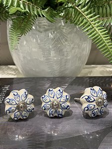 Puxador em Cerâmica - Pintado - Azul e Branco - Acabamento Prateado