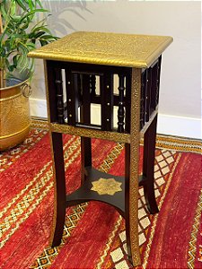 Mesa de Apoio - Madeira - Aplique em Metal - Marrom e Dourado