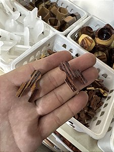 par de presilha violeta