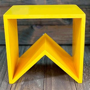 Suporte para Doces em Madeira Bandeirinha Rústico Amarelo - 20cm x 20cm - Rizzo