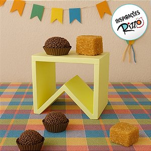 Suporte para Doces em Madeira Bandeirinha Rústico De Festa Junina - Amarelo Pastel - 15,5x16cm - 1 unidade - Rizzo
