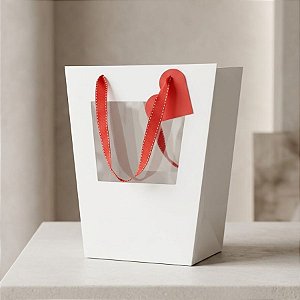 Sacola de Papel com visor duplo de PVC 26x15,5x15,5cm - Branca com Alça Vermelha e Tag de Coração - 10 unidades - Rizzo
