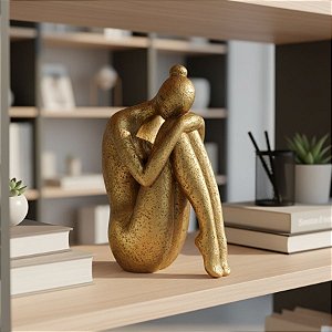 Escultura Mulher Encolhida em Poliresina -  Dourada - 20,5x11,5cm - 1 unidade - Rizzo