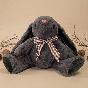 Coelho de Pelúcia Cinza Escuro Sentado com Laço Xadrez - Marrom - 19,5x26,5x16cm - 1 unidade - Rizzo
