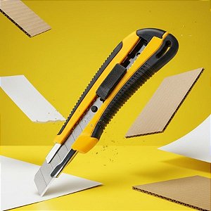 Estilete Profissional com Lâmina 18mm de Aço SK2 - Amarelo - 1 unidade - Deli - Rizzo