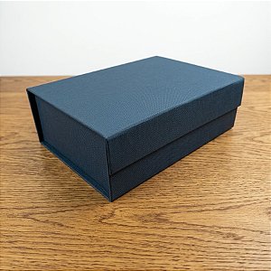 Caixa de Papel Rígido Retangular com Imã - Oxford Azul Marinho - G 33,5x24,5x10cm - 1 unidade - Cromus - Rizzo