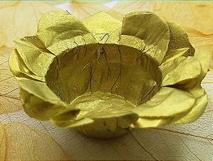 Forminha para Doces Floral em Seda Dourado - 40 unidades - Decorart - Loja  de Confeitaria | Rizzo Confeitaria