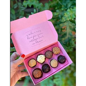 Caixa para 8 brigadeiros com 10 un. Que Seja Doce Rosa Cromus Rizzo Confeitaria