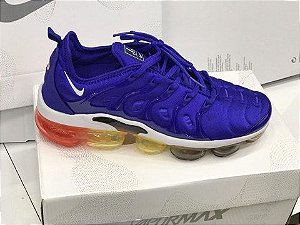 tenis nike solado colorido