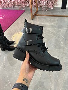 Bota Fivela