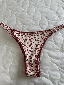 Calcinha Semi Fio fru-fru lateral tecido cerejinha com crochê handmade 016 (top não incluso)