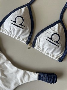 Cortininha 018 com bojo removível off white e detalhes marinho com bordado signo Libra