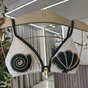 Top cortininha com bojo removível 014 com detalhes em crochê Verde militar e Off White Ilhabela (CALCINHA NÃO INCLUSO)