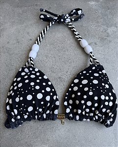 Top cortininha com bojo detalhes trançados e miçangas alças com bojo removível Tecido Lumiere poa preto(CALCINHA NÃO INCLUSO)