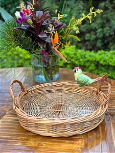 CESTA REDONDA DE VIME NATURAL COM VIDRO M - PÁSSARO VERDE