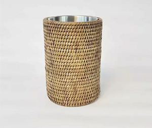 PORTA GARRAFA EM RATTAN NUSA