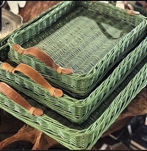 BANDEJA DE VIME VERDE COM ALÇA DE COURO - G
