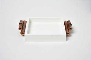 BANDEJA BIA QUADRADA (P) COM ALÇA DE BAMBU - BRANCA
