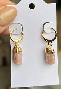 Brinco Turmalina Pedra Bruta - Dourado