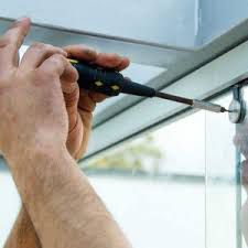 SERVIÇOS DE MANUTENÇÃO DE VIDROS TEMPERADOS