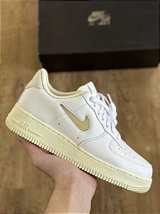 AIR FORCE 1 LX “Pale Vanilla”