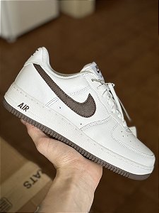 AIR FORCE 1 LOW RETRO ANNIVERSARY EDITION (branco/marrom)