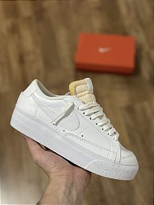 NIKE BLAZER LOW PLATFORM (white/white)