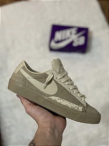 NIKE SB BLAZER LOW QS “Snakeskin”