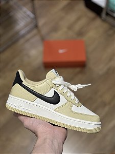 NIKE AIR FORCE 1 '07 LX NBHD "Team Gold"