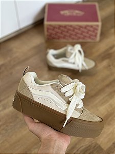 VANS KNU STACK PLATAFORMA (bege)