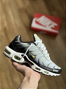 NIKE AIR MAX PLUS (bright cactus)