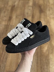 PUMA SUEDE CLASSIC XXI (black/black) acompanha dois cadarços