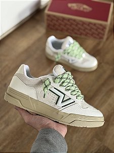 VANS UPLAND
