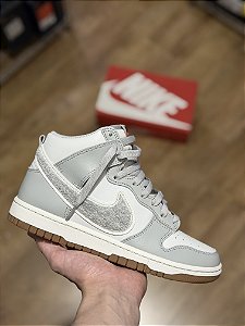 NIKE DUNK HI RETRO “Chenille Swoosh”